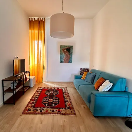 La Casa Di Clara - Centro Storico - Vicino Metro & Duomo - Ideale Per Coppie Apartment Neapel