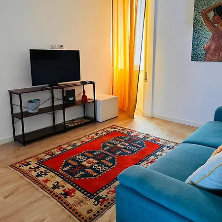 La Casa Di Clara - Centro Storico - Vicino Metro & Duomo - Ideale Per Coppie Apartment